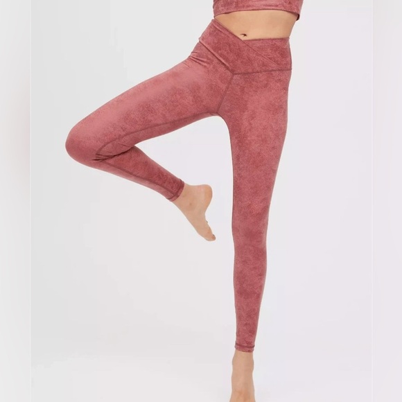 OFFLINE By Aerie The Hugger Mauve Crossover High Waisted Crackle Legging - Picture 1 of 6